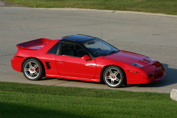 File:1985 Pontiac Fiero GT rear right.jpg - Wikipedia