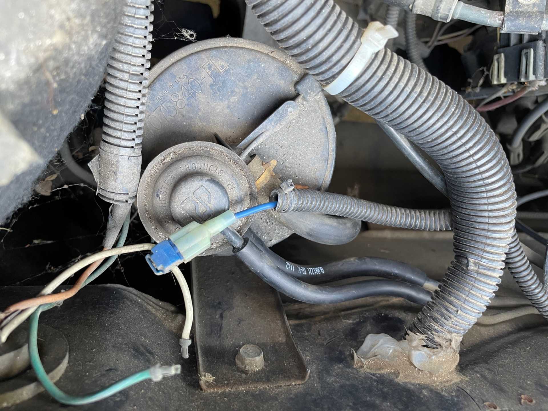 Part (OEM or DORMAN?) For dual hose connector that attaches to gas