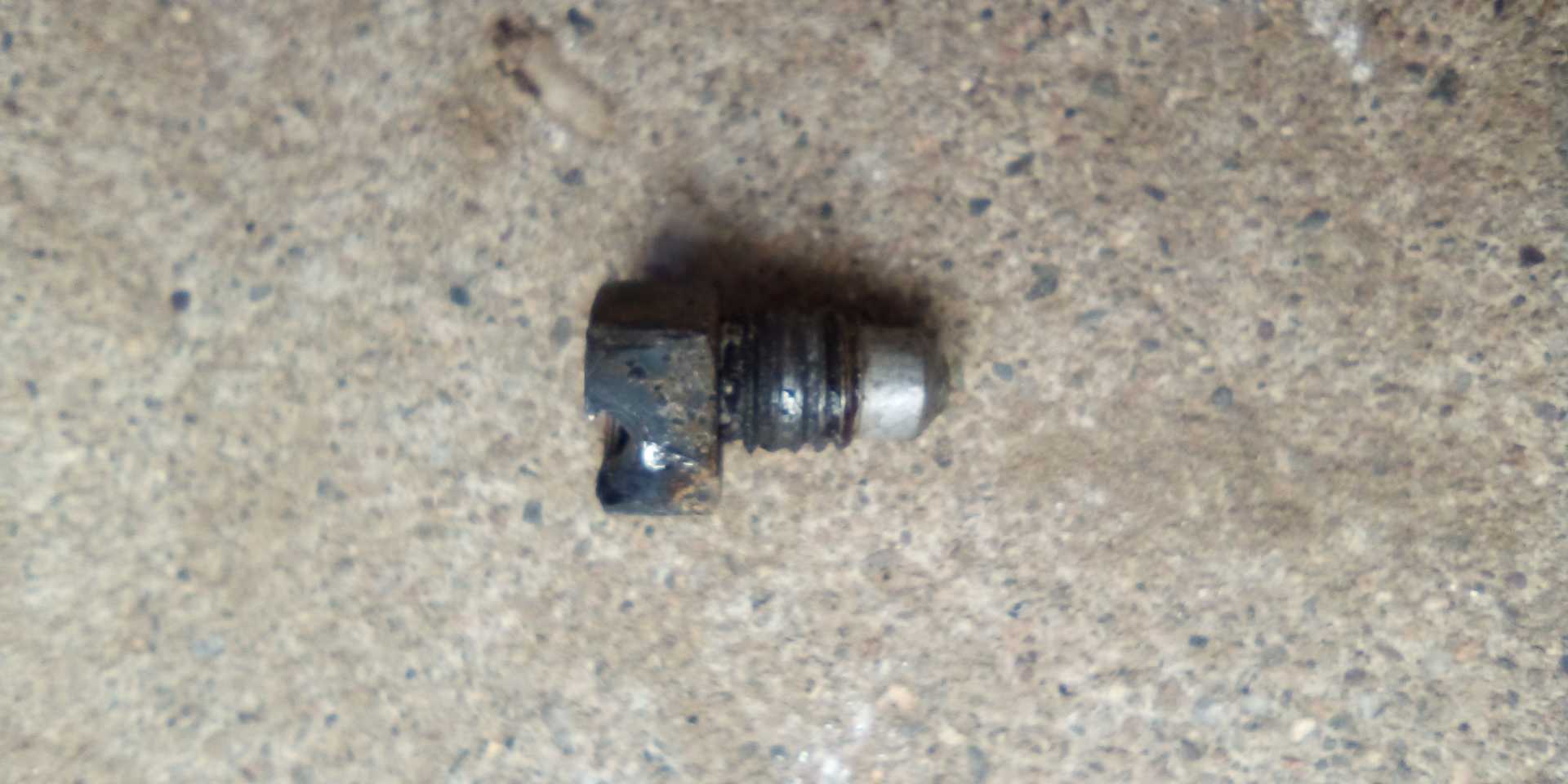 Removing Broken off Bleeder Valve on 88 Rear Caliper Pennock's Fiero